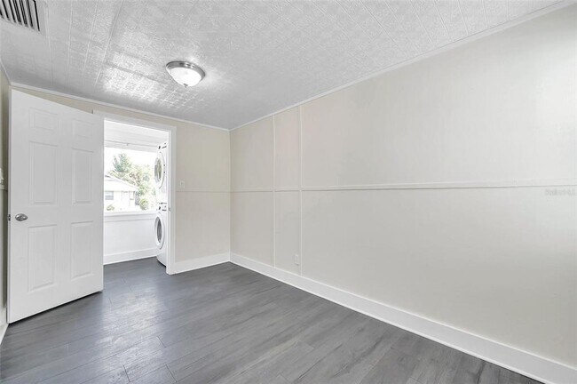 Building Photo - 4000 10th Ave N