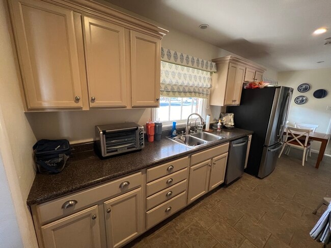 Building Photo - 2204 Boyd Ave