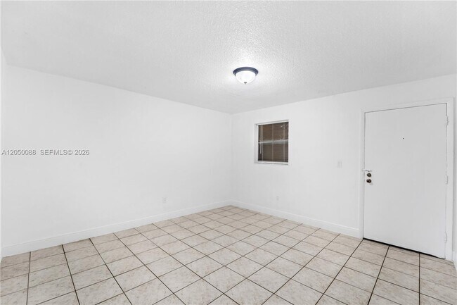 Building Photo - 1305 W 53rd St