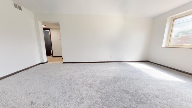 Building Photo - Parma - Ridgewood Lofts - 1 bedroom unit.
