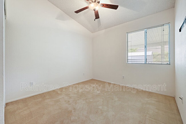 Building Photo - 732 Butterfield Rd