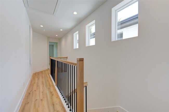 Building Photo - 2708 Noble St