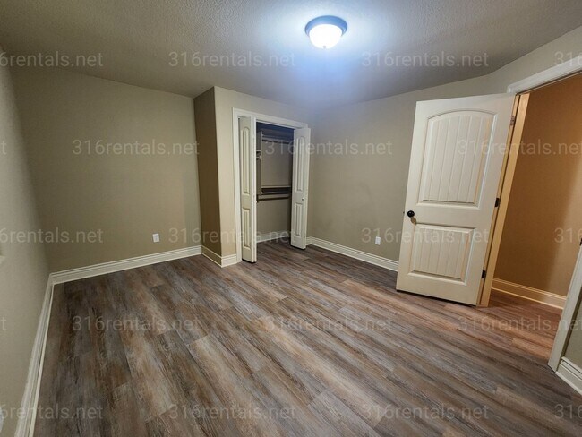 Building Photo - 8462 Granite Ct