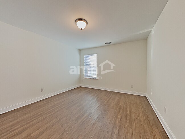 Building Photo - 105 Everett Park Dr