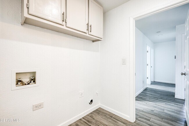 Building Photo - 5729 Saplinas Rd