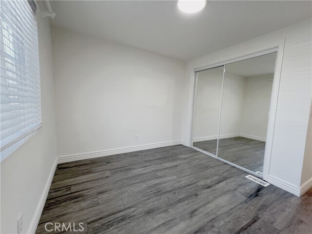 Building Photo - 5715 Greenbriar Dr
