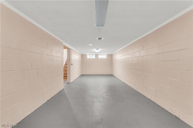 Building Photo - 655 E 240th St