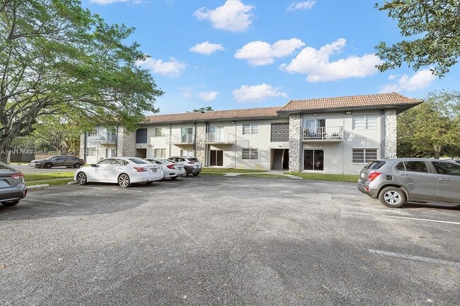 Building Photo - 6530 Lake Patricia Dr