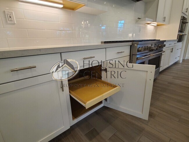 Building Photo - Exceptional Newer Construction Executive Rental in El Dorado Hills