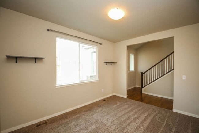 Building Photo - 4 Bedroom Home in Wellington