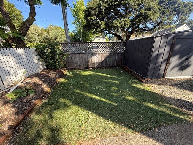 Building Photo - 199 Tunstead Ave