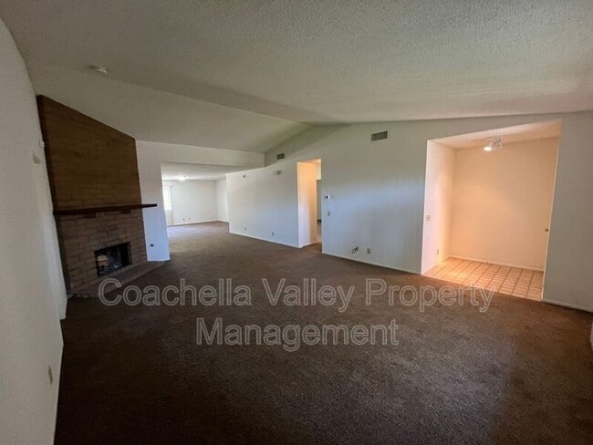 Building Photo - 567 N Hermosa Dr