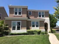 Building Photo - UPDATED 3 BED, 2.5 BATH, 1127 SQ FT