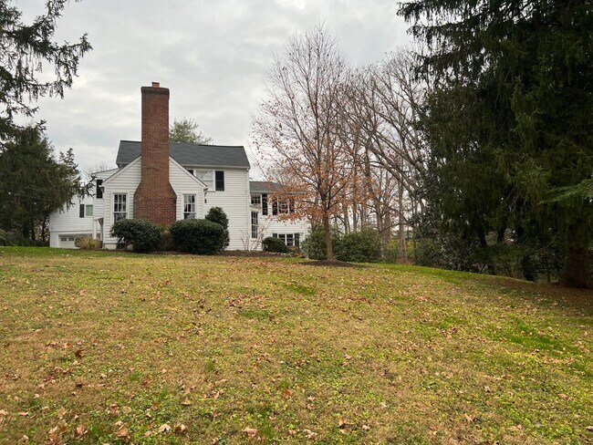 Building Photo - Cool Updated Historic 4/3.5 Farmhouse in Bethesda on Private, 1.5 Acre Lot