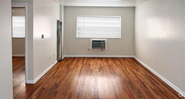 Interior Photo - Yearling Green