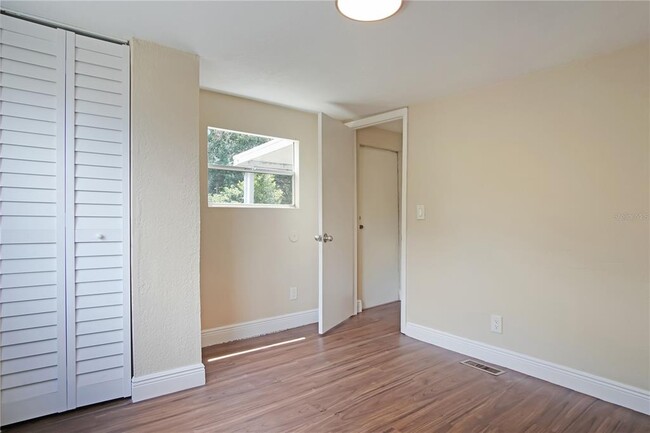 Building Photo - 26 Forest Dr