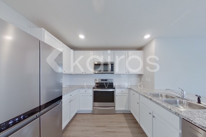 Building Photo - 4445 SW 85 Ln