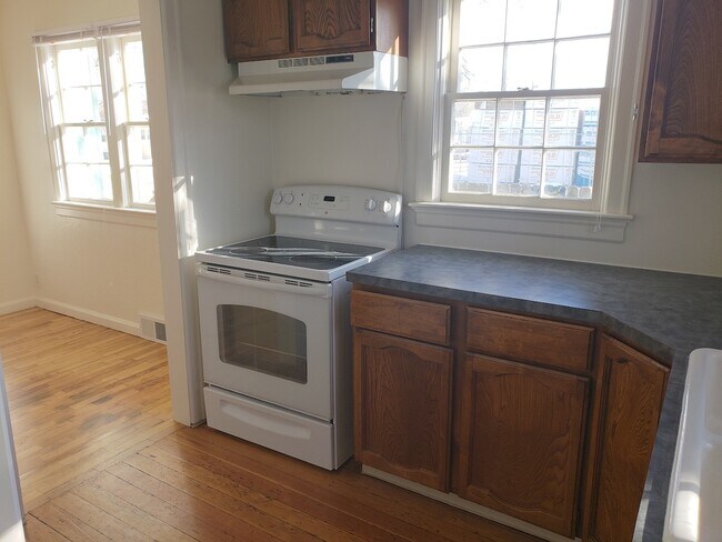 Building Photo - 302 Miles Ave