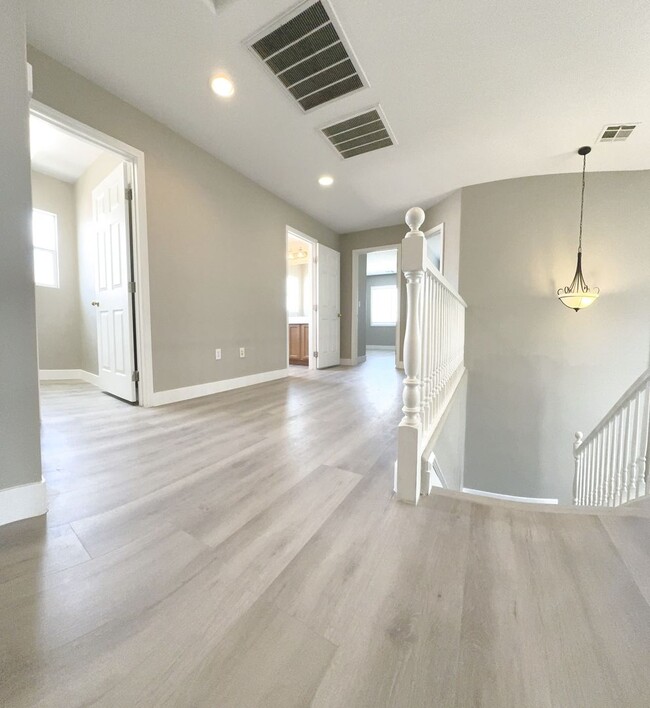 Building Photo - Vaulted Ceiling Home, Gated Community w/ P...