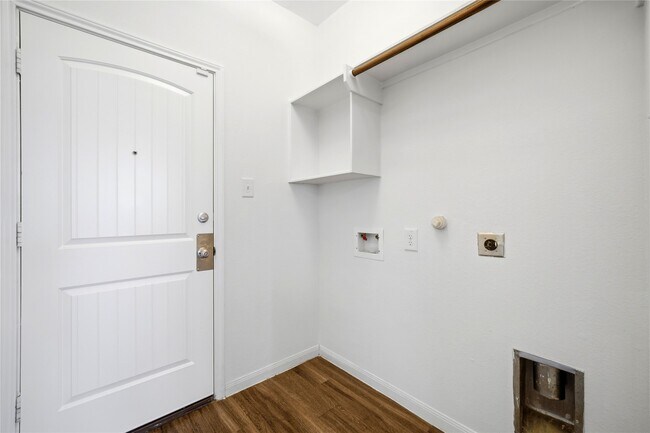 Building Photo - 10322 Urban Oak Trl