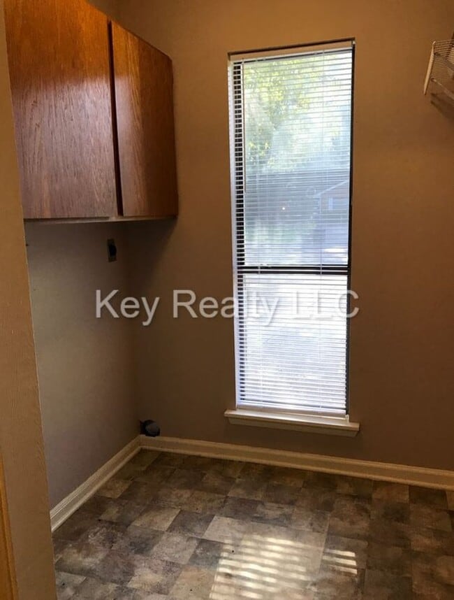 Building Photo - 602 - A Gary K - Pineville