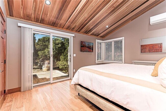 Building Photo - 14 Woodlake Dr