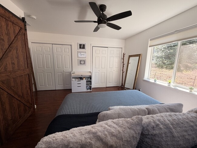 Building Photo - 323 Huppert Ln