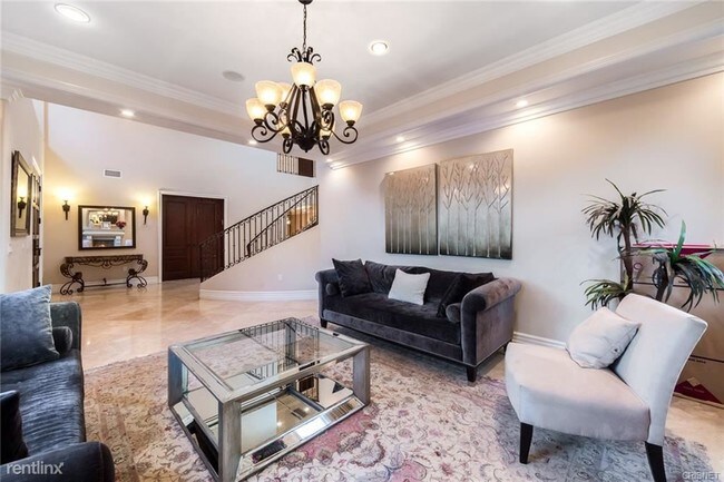 Building Photo - 6 br, 6.5 bath House - 12530 Collins St