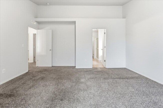 Building Photo - 12811 NE 49TH WAY