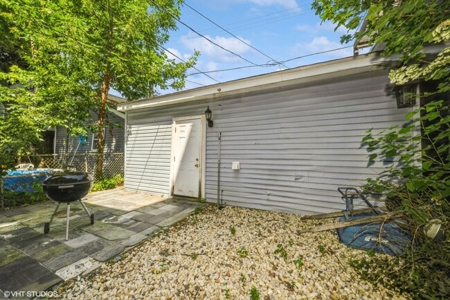Building Photo - 3721 N Ashland Ave