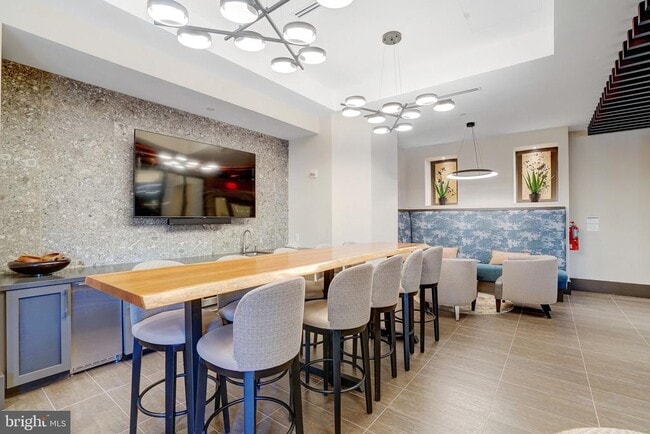 Building Photo - 3101 N Hampton Dr