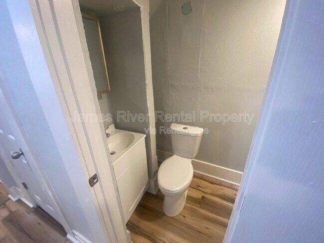 Building Photo - 1009 4th St