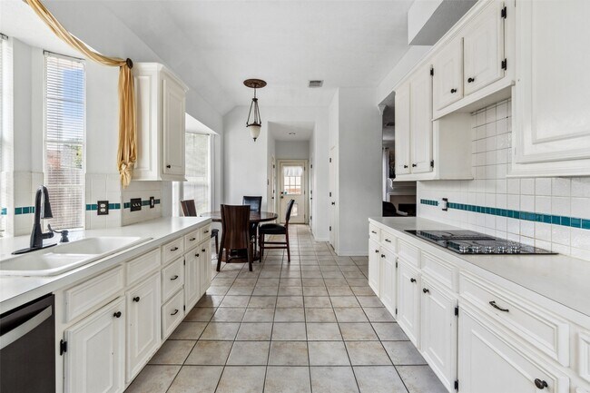 Building Photo - 2112 Shadow Bay Cir