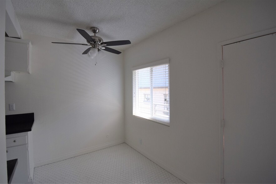 Building Photo - 2429 Cheremoya Ave