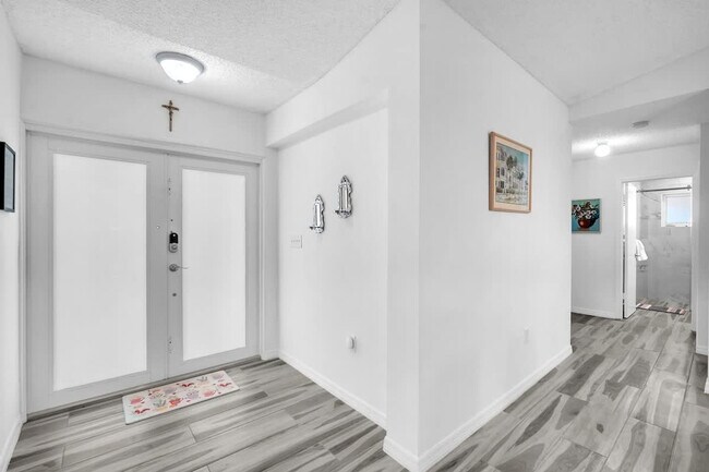 Building Photo - 909 NW 135th Ct