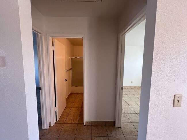 Building Photo - Two-bedroom upstairs apartment in Riverbank!