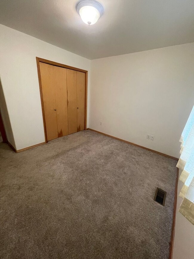 Building Photo - Charming 3 bed 2 bath in Five Mile Prairie! Half off first months rent!