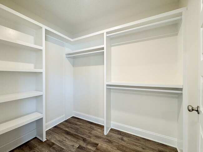 Building Photo - 204A Freightliner Way