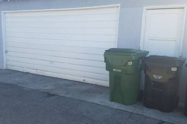 Building Photo - 12423-25 Chandler Bungalows