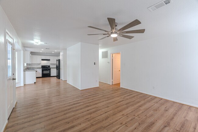 Building Photo - 34 E Trillium Cir