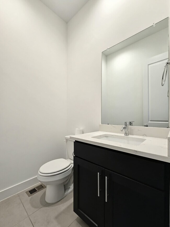 Building Photo - 2613 Hutchins St