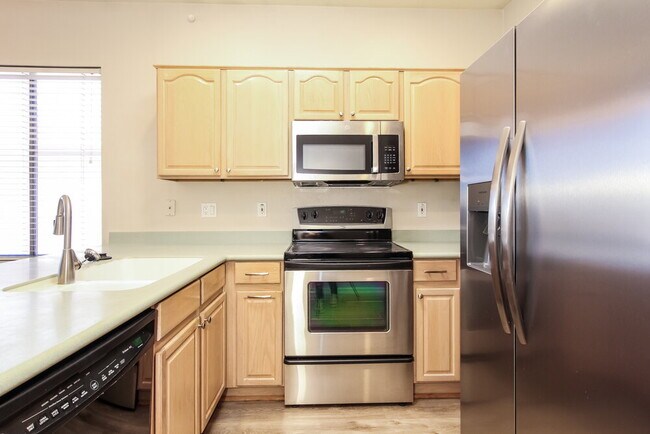 Building Photo - 6601 W Lawrence Ln