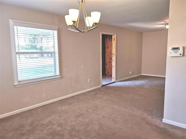 Building Photo - 5405 Huisache St