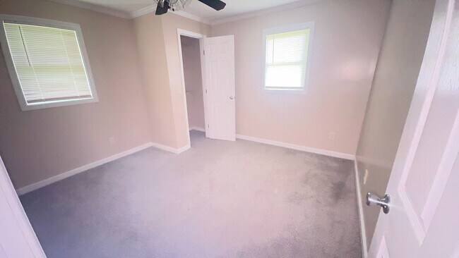 Building Photo - 206 Webb Rd