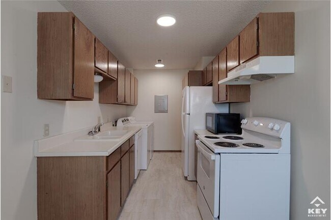 Building Photo - 7011 W Sheriac Cir