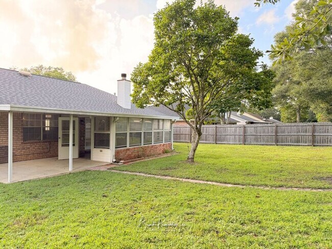 Building Photo - 2520 Southern Oaks Dr