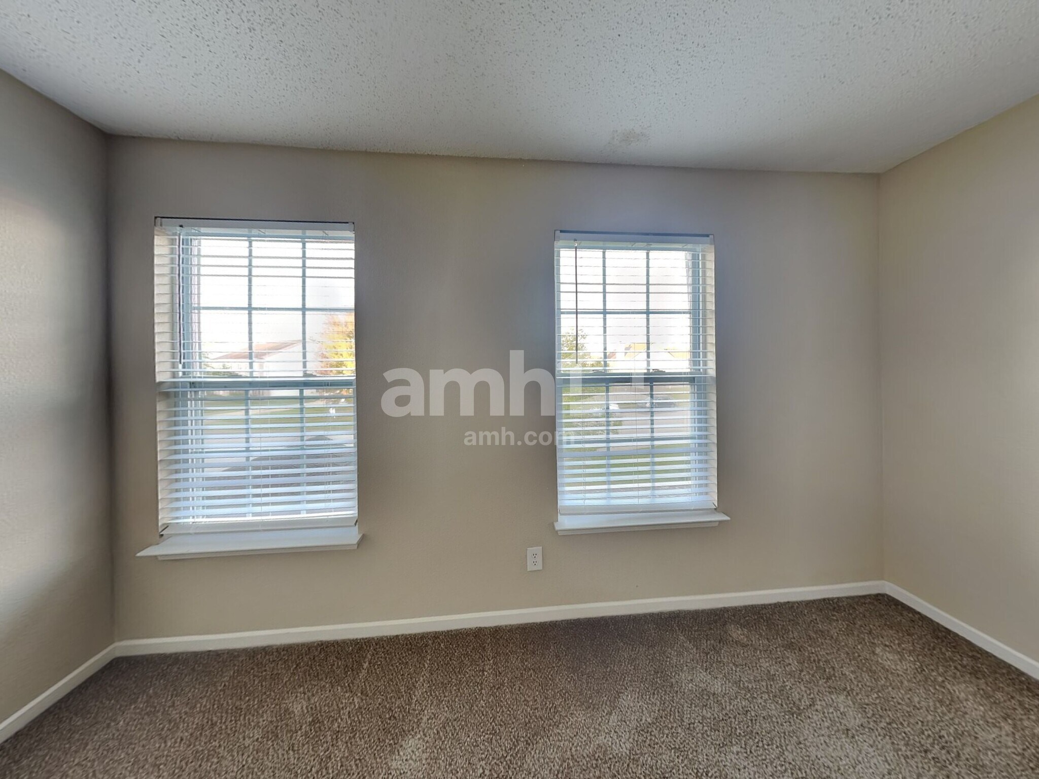 Building Photo - 13993 Meadow Lake Dr