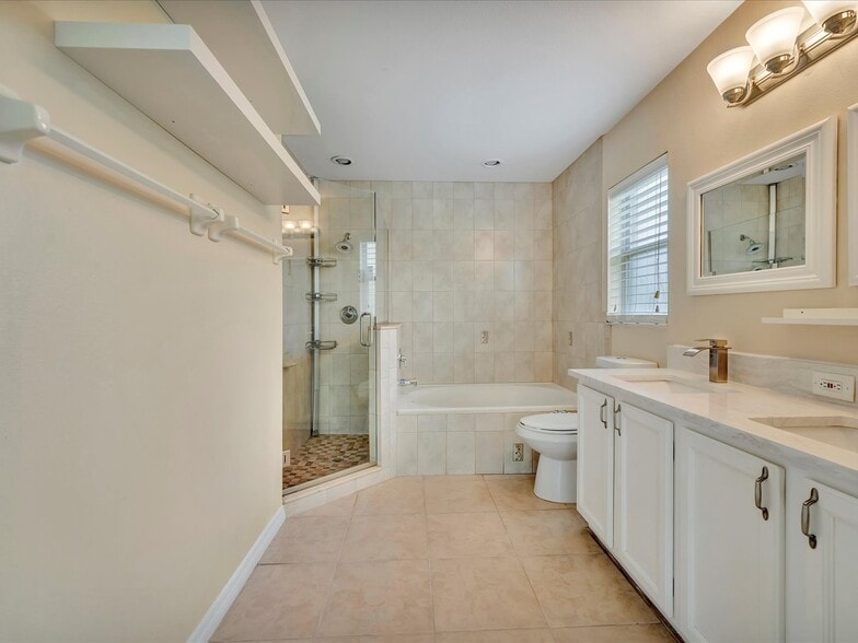 Master bath - 5105 39th St W
