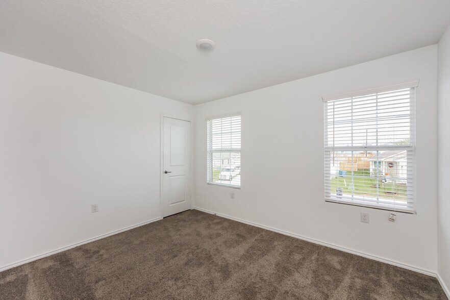Building Photo - 12110 Zoeller Cor