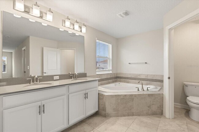 Building Photo - 9131 Cut Shot Dr